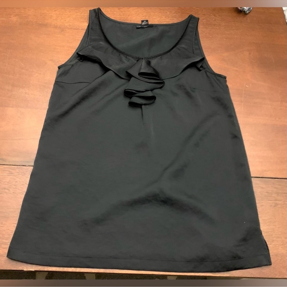 Black Ruffled Sleeveless Tank Top with Bib Collar by I 🖤 Ronson